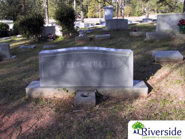 Family Monument Photo