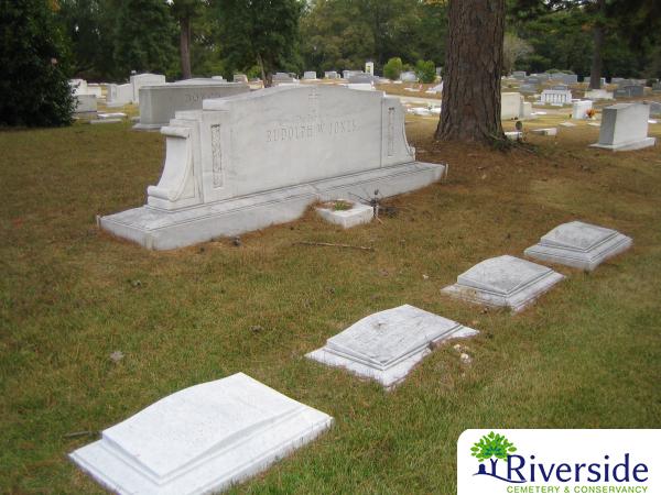 Family Monument Photo