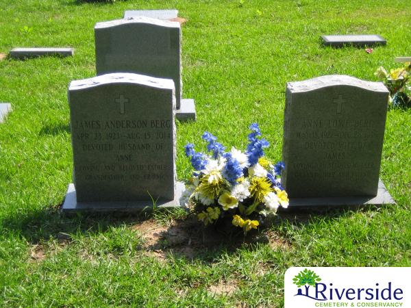 Family Monument Photo