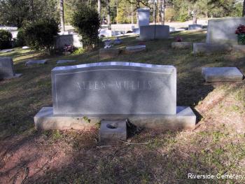 Family Monument Photo