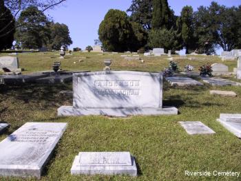 Family Monument Photo
