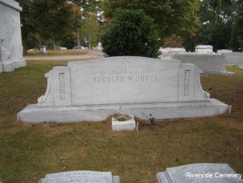 Family Monument Photo